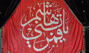 ارادت شیعیان هند به بیرق حرم حضرت عباس (ع) + تصاویر