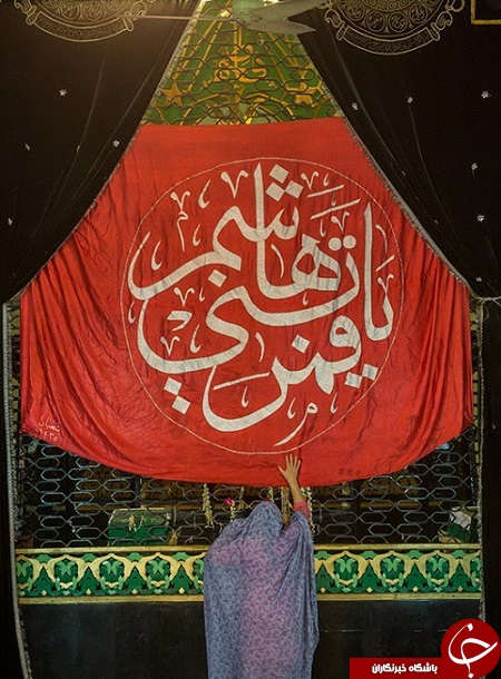 ارادت شیعیان هند به بیرق حرم حضرت عباس (ع) + تصاویر