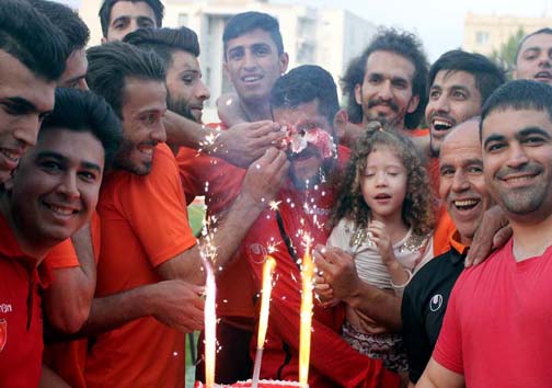 جشن تولد هافبک پرسپولیس در زمین چمن + عکس