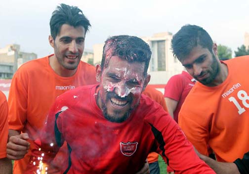 جشن تولد هافبک پرسپولیس در زمین چمن + عکس