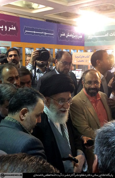 تصاویر حضور رهبر انقلاب در نمایشگاه کتاب