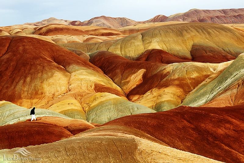 کویری پر از رنگ&zwnj;های گوناگون + تصاویر