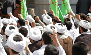 طلاب اصفهان در مدرسه دارالحکمه تجمع كردند