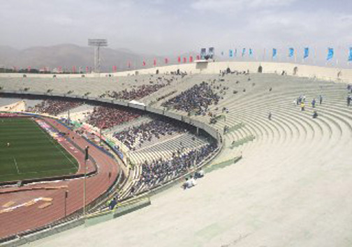 نمایی از ورزشگاه آزادی قبل از دربی