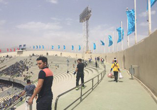 نمایی از ورزشگاه آزادی قبل از دربی