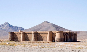 کاروانسرایی عجیب در دل کویر