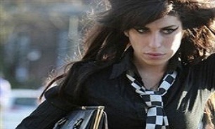 چه کسی این خواننده جوان را به سمت مرگ هدایت کرد؟