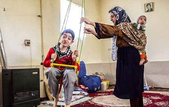 کلکسیون درد؛ دقایقی غم&zwnj;انگیز با یک کودک مبتلا به فلج مغزی + تصاویر