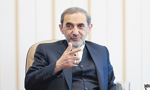 ولایتی برای سخنرانی در اختتامیه گردهمایی علمای اسلام وارد لبنان شد