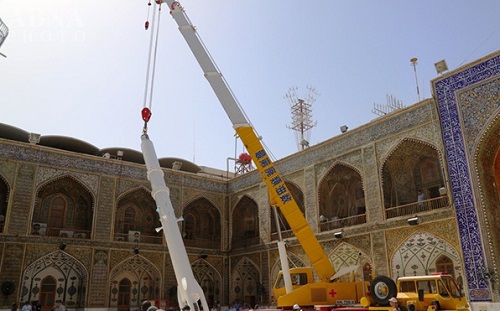 مراحل پایانی نصب چترهای اتوماتیک در صحن حرم امام علی(ع) + تصاویر