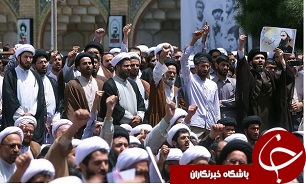 تجمع اعتراض آمیز طلاب و مدرسان حوزه علمیه ایرانشهر به حملات وحشیانه عربستان به یمن