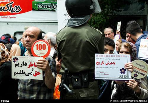 تجمع ارامنه مقابل سفارت ترکیه در تهران+عکس