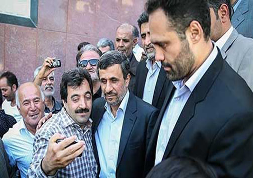 سلفی با سیاست مداران/عکس هایی از احمدی نژاد،عارف،سید حسن خمینی و دیگران