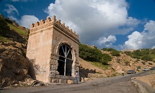 طاق گرا کجاست