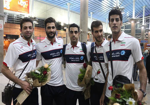 زیر 23 ساله&zwnj;ها با جام به ایران آمدند
