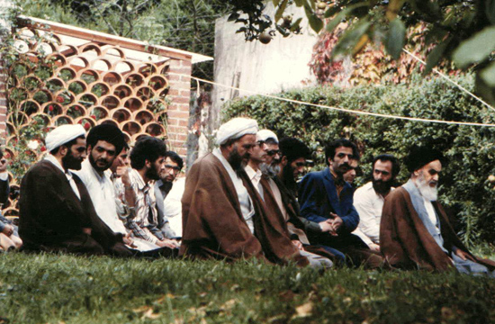 تصاویر حضور معمار انقلاب در خارج از کشور
