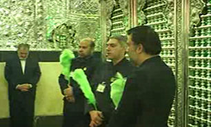 مراسم غبارروبی ضریح حضرت عبدالعظیم حسنی (ع) با حضور وزیر ورزش + فیلم