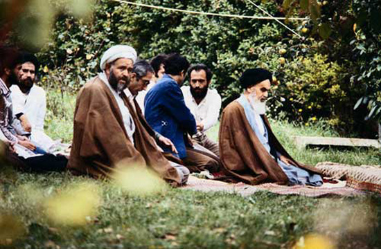 تصاویر کم&zwnj;تر دیده شده از اقامت امام&zwnj;خمینی(ره) در &laquo;نوفل لوشاتو&raquo;