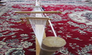 ساده ترین دستگاه بافندگی ایران در یزد
