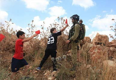 کارت قرمز کودک فلسطینی سرباز اسرائیلی را نشانه رفت