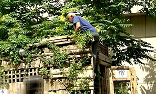 عجیب‌ترین خانه ایران، بر روی یک نیسان + فیلم