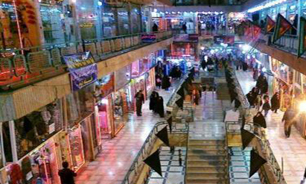 سقوط پسر بچه ای از طبقه سوم پاساژ + فیلم