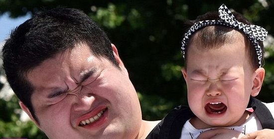 یک مسابقه جالب در ژاپن: به گریه انداختن کودکان! + تصاویر