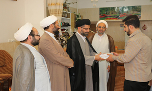 تجلیل مدیر کل تبلیغات اسلامی استان یزد از قاری برتر جهان اسلام