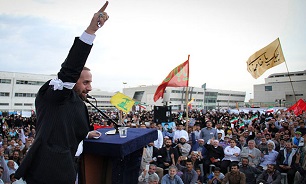شعرخوانی حماسی واعظی در اجتماع "اجازه نمی‌دهیم" + فیلم