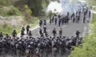 درگيری پليس مکزيک با دانشجويان معترض + فیلم