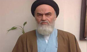 رونمایی و نصب تندیسی از امام راحل در اردستان