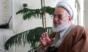 از نگاه امام(ره)ملتی که تسلیم شود مرده است/ سازش را تعامل ندانیم