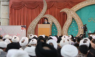 ائمه جماعات رهبران جامعه دینی هستند