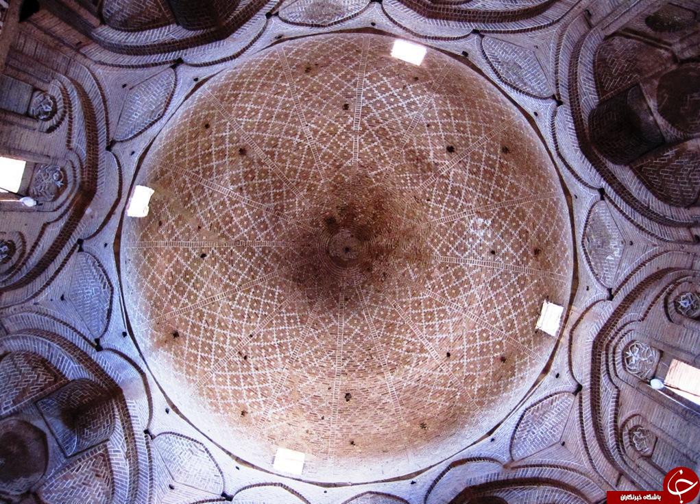 تصویر زیبا از زیر گنبد مسجد جامع اردستان