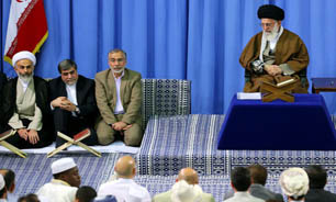 امروز دنیای اسلام در چنبره فشار نظام&zwnj;های جاهلی رنج می&lrm;برد/حنجره&lrm;ای که در جهت اختلاف حرف بزند بلندگوی دشمن است