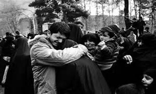 در خاک آرمیدن با دستانی بسته... + عکس