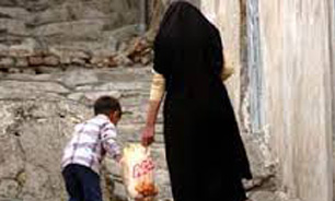 اهداء کارت اعتباری ویژه زنان سرپرست خانوار در ماه رمضان