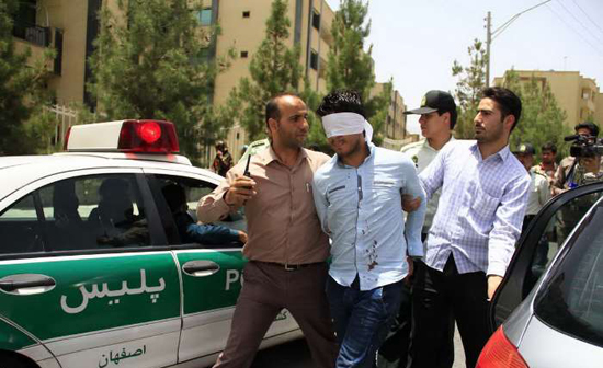 جزییات دستبرد مسلحانه به بانک مسکن اصفهان/ سارقان با تیر پلیس مجروح شدند