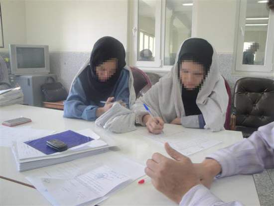 پایان تلخ آشنایی در خانه مجردی/ دختر جوان نقشه زورگیری از 2 پسر پولدار را طراحی کرد