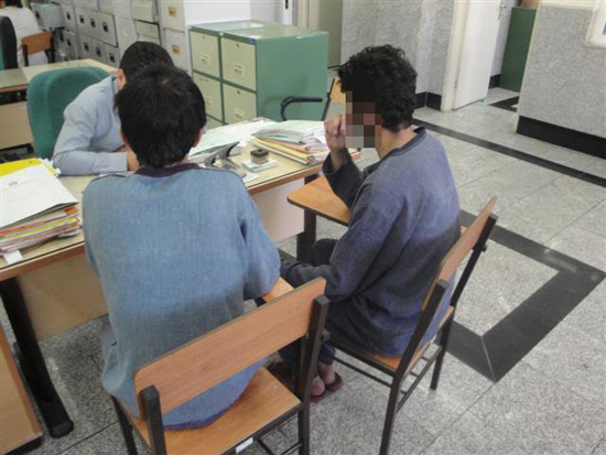 زاغ&zwnj;&zwnj;زن&zwnj;های مشتریان بانک شکار شدند/ تشکیل باند سرقت پس از آزاد شدن از زندان+ عکس