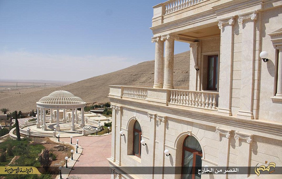 کاخ داعش در تدمر + تصاویر