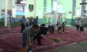 غبارروبی امام زاده سید علی ( ع ) و مساجد شهرستان اهر در آستانه ماه مبارک رمضان