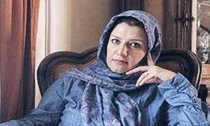 لادن نیکنام: وقوع انقلاب در شاعر شدنم تأثیر زیادی داشت/کتاب باید واجد شخصیت باشد