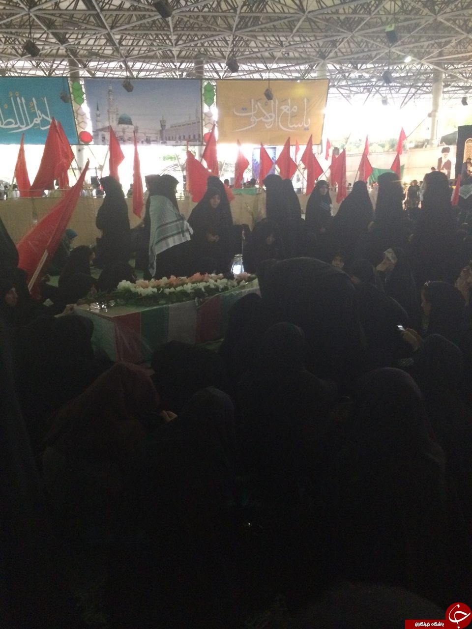 وداع دانشجویان با شهدای غواص گمنام + عکس