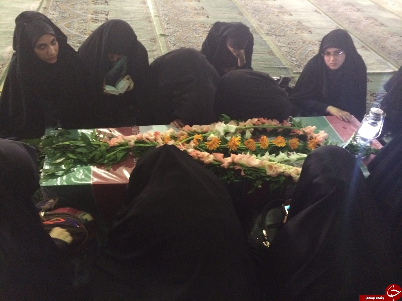 وداع دانشجویان با شهدای غواص گمنام + عکس