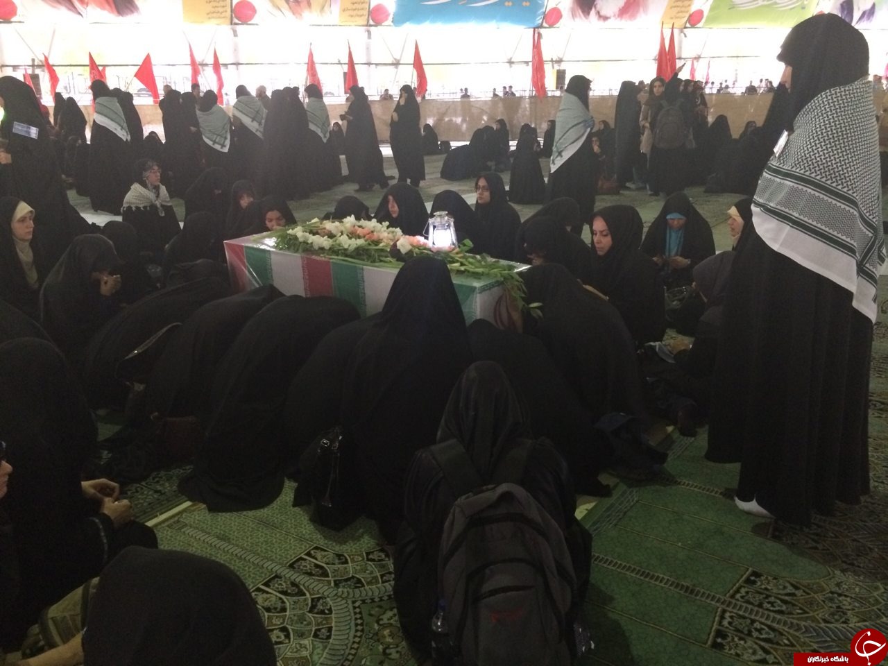 وداع دانشجویان با شهدای غواص گمنام + عکس