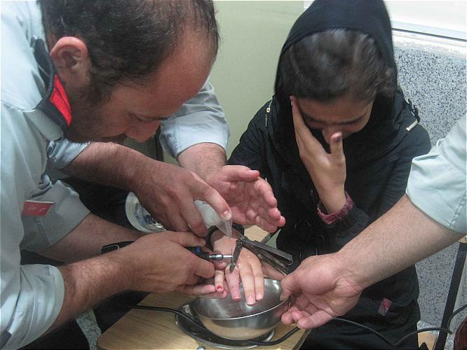 انگشتری که اشک دختر نوجوان تهرانی را درآورد +عکس