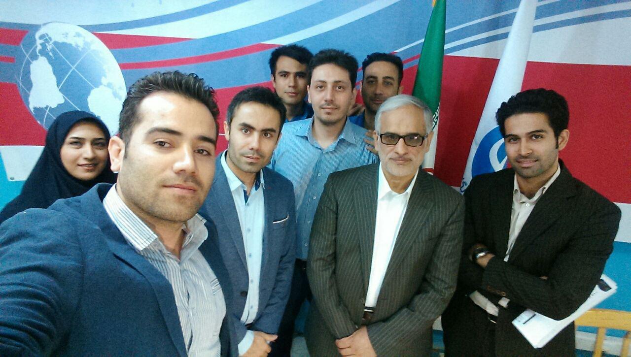 سلفی جزینی در اتاق آبی