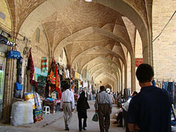 در اقدامی خداپسندانه عمده فروشان کرمان سوداجناس خود در ماه رمضان را کاهش دادند