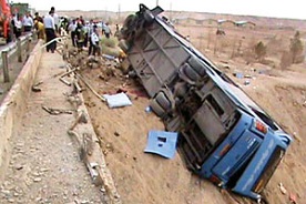 واژگونی اتوبوس مسافربری در محور همدان - ساوه/ 4 نفر مجروح شدند